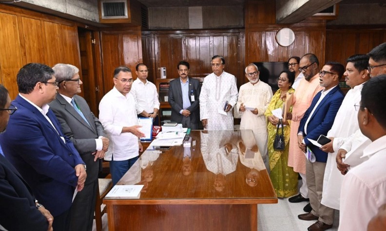 সিটি কর্পোরেশনের প্রত্যেক পরিচ্ছন্নতা কর্মীকে ঈদ উপহার দিলেন প্রধানমন্ত্রী